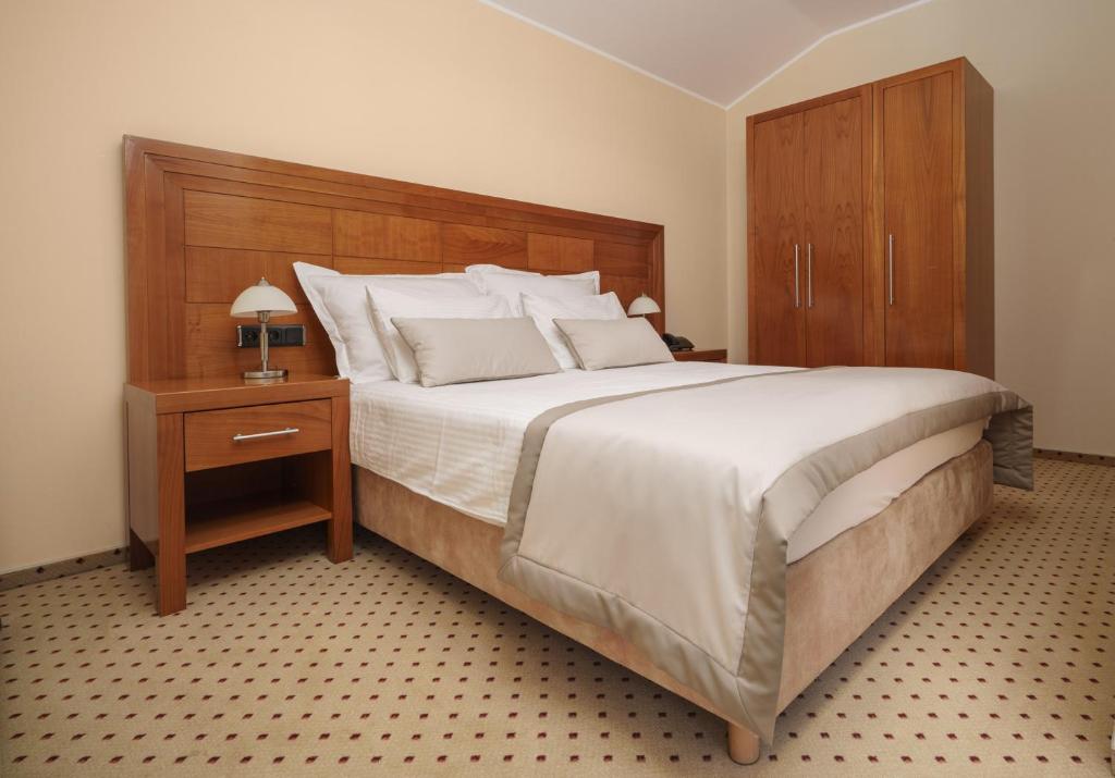 Postel nebo postele na pokoji v ubytování Hotel Duje