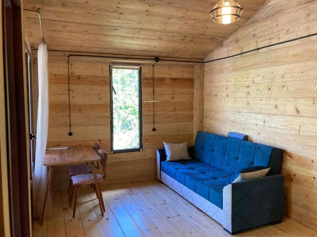 Posezení v ubytování MESTIA COTTAGE TiME