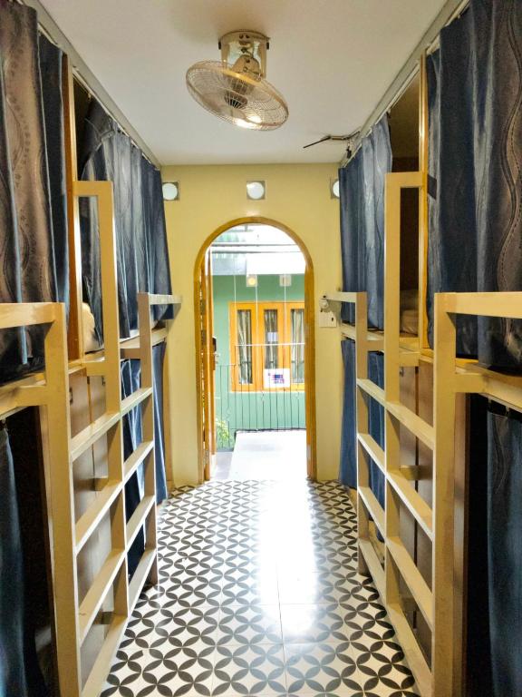 Postel nebo postele na pokoji v ubytování VY DA CENTRAL MARKET HOSTEL
