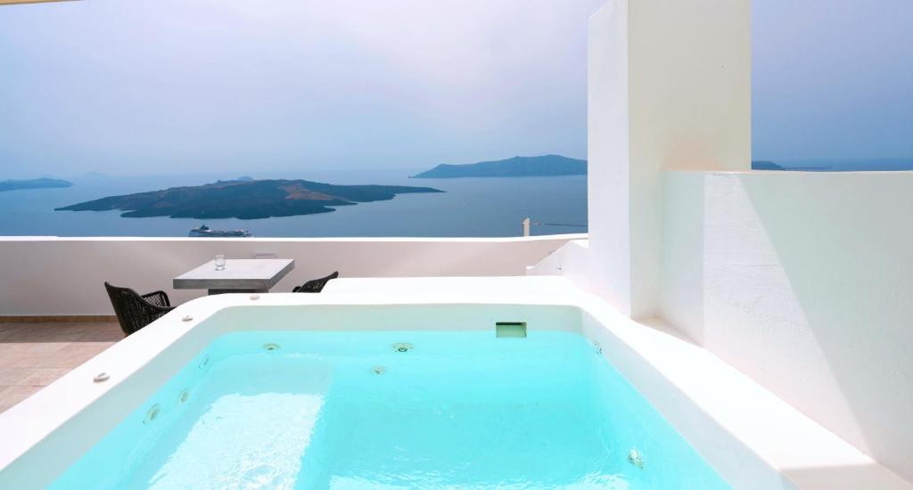 Asha Luxury Suites - Motion Suite With Outdoor Hot Tub And Caldera View