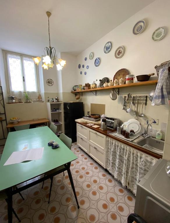 A kitchen or kitchenette at B&B LaMaGia di Corte Moronati