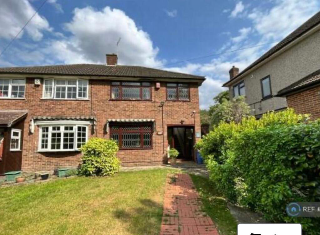 3 Bedroom Semi Detached Family Home, Streatham (updated prices 2024)