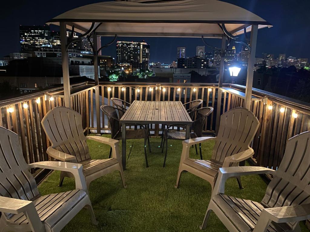 Fells Point roof decks amazing view, Baltimore (updated prices 2024)