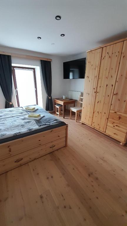 A bed or beds in a room at Ferienwohnung Johanna