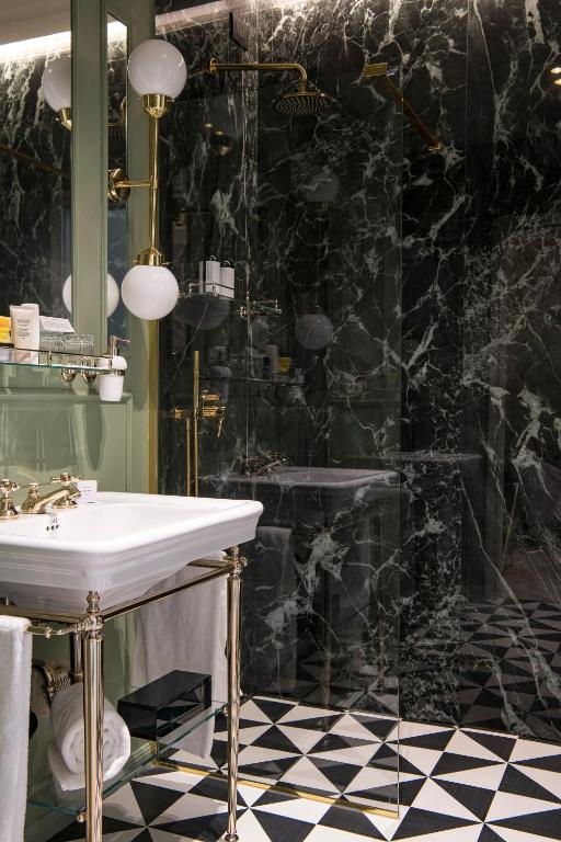 A bathroom at Hotel La Gemma