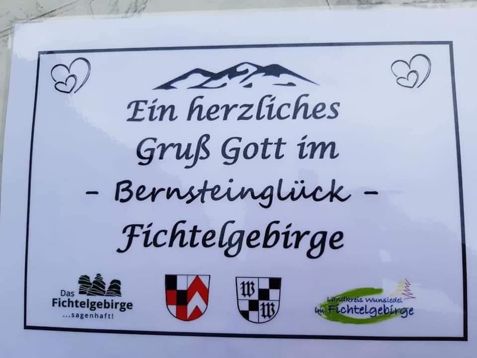 a sign that says emirates guys got in bennettknifeitzitzknife at Bernsteinglück in Wunsiedel