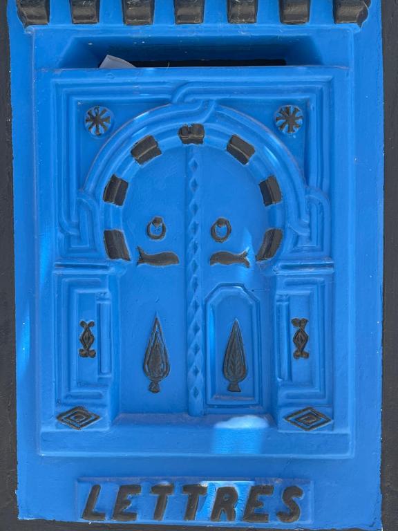 a blue door with the words litres on it at The Blue and White Perle in Sidi Bou Saïd