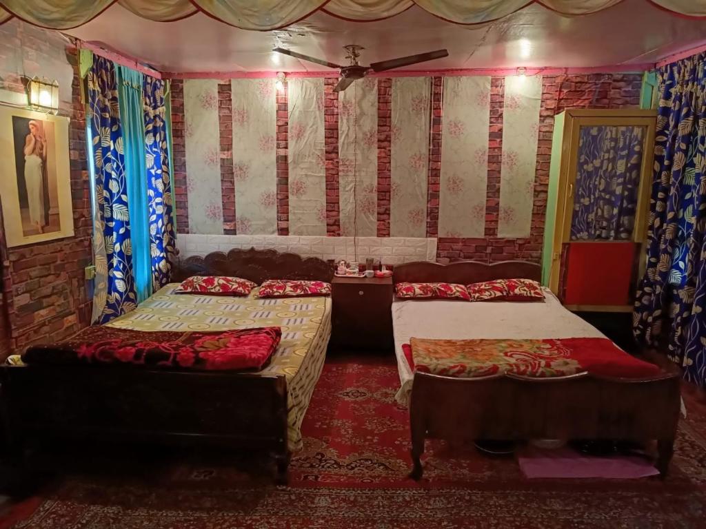 Postel nebo postele na pokoji v ubytování Hotel Island
