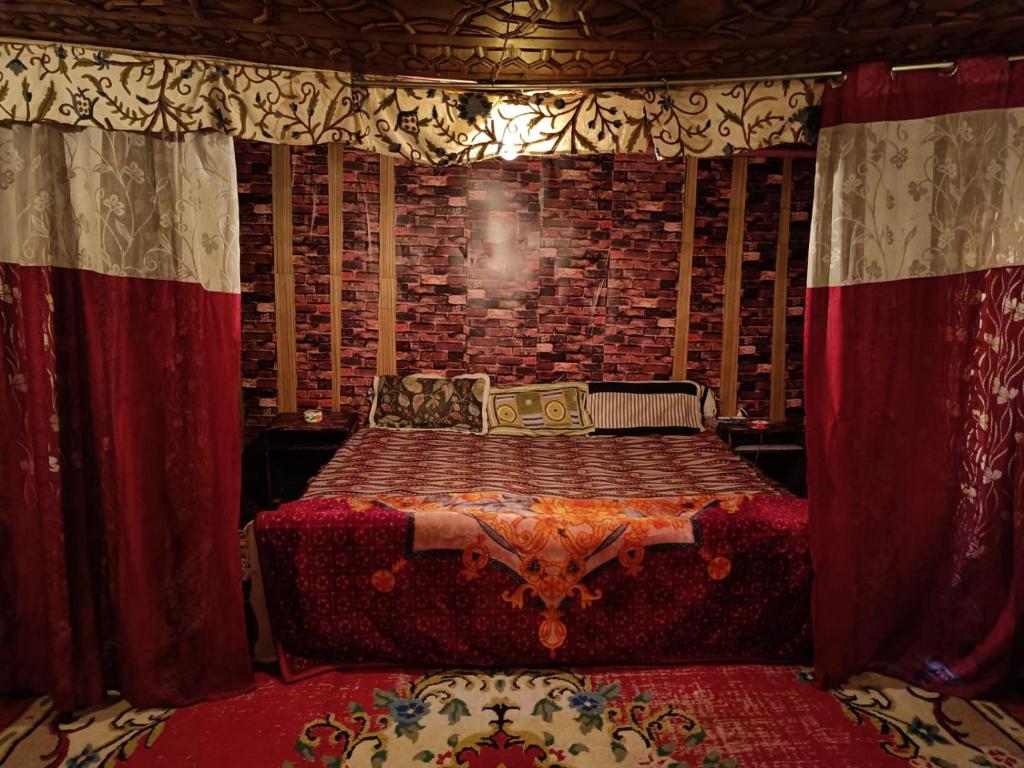 Postel nebo postele na pokoji v ubytování Hotel Island