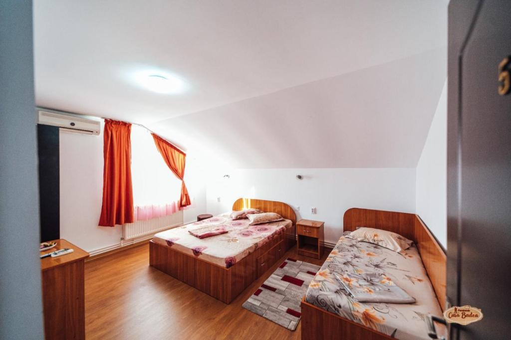 Casa Badea - Triple Room With Private Bathroom