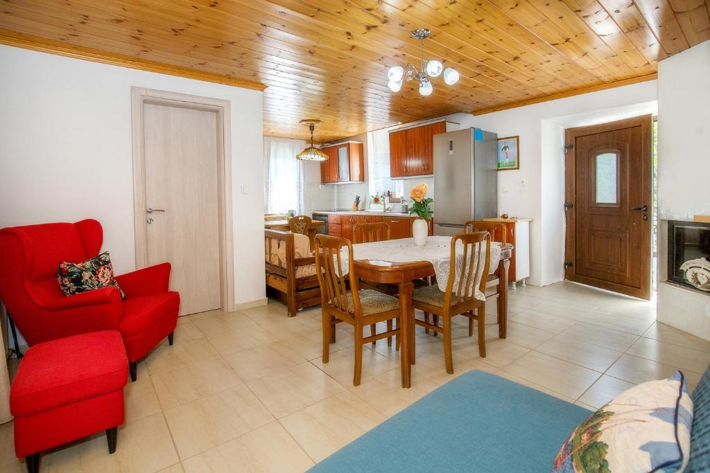 a kitchen and dining room with a table and chairs at Casa Monte in Theológos