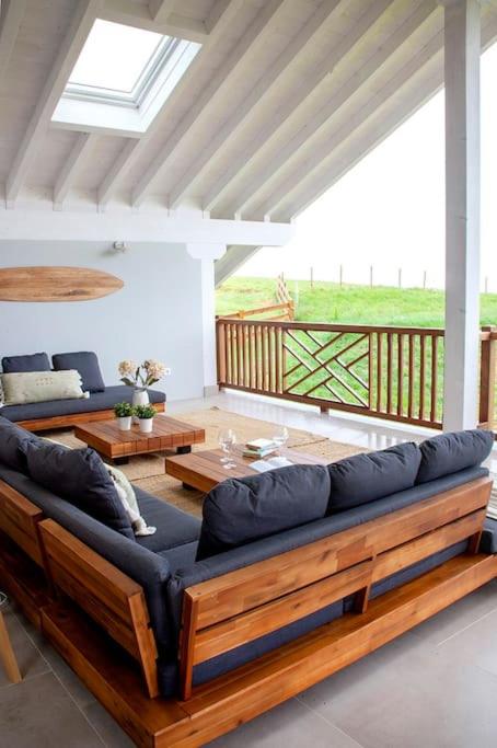 Posezení v ubytování Wishome - Villa sublime con piscina climatizada y vistas