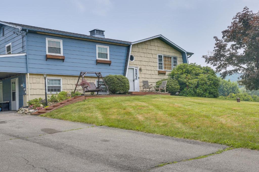 Marlboro Vacation Rental with Fire Pit and Yard!, Marlboro (updated