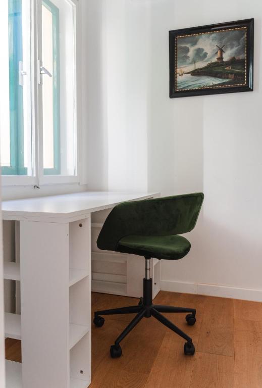 Zdjęcie z galerii obiektu Spacious 1BR-2BA Old-Town Condo w Zagrzebiu