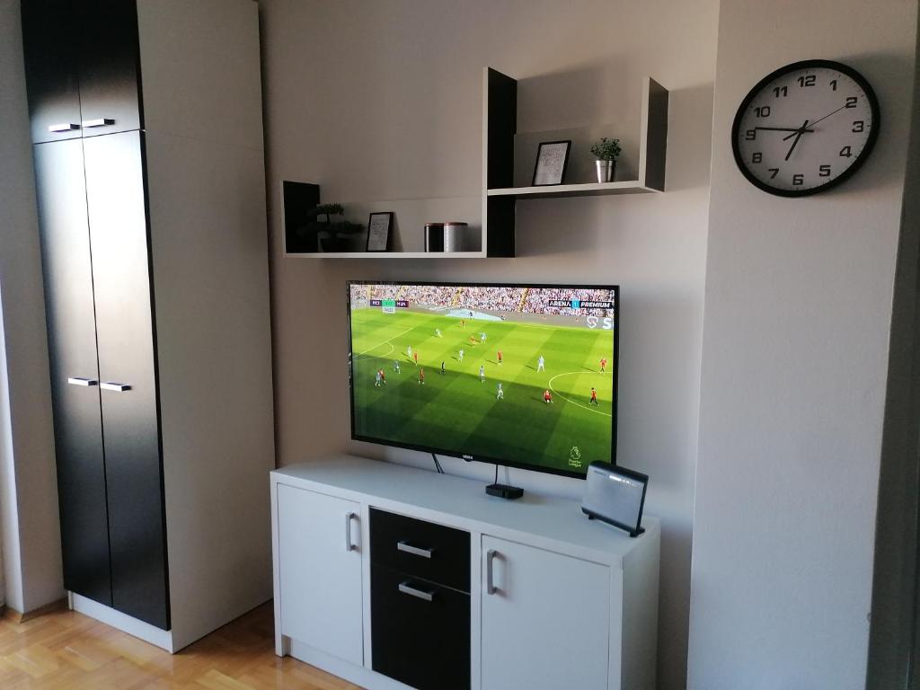 TV a/nebo společenská místnost v ubytování Apartman Breza 3