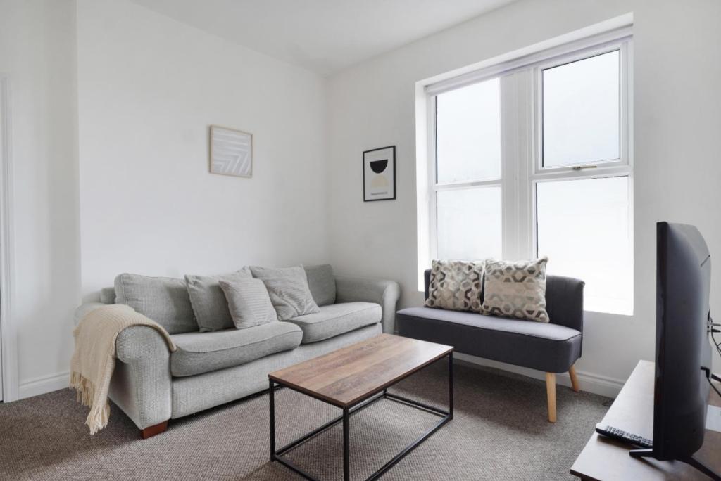 Stunning 2 bedroom fully contained holiday home, Morecambe (updated