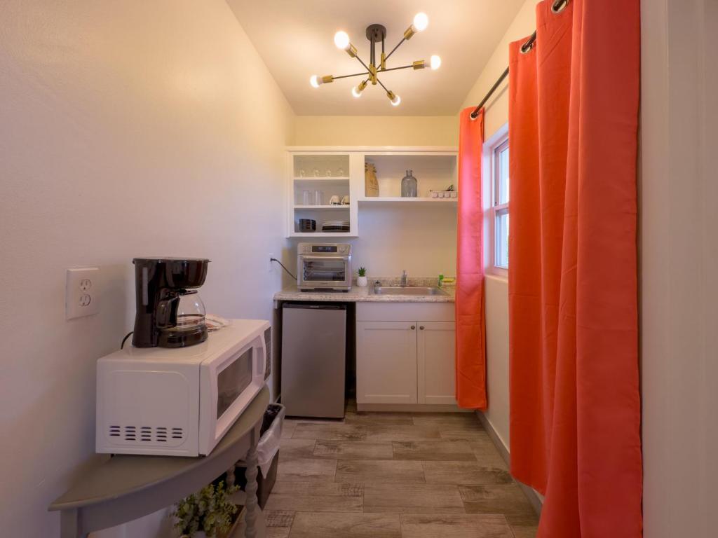 Tropical Breeze Vacation Rentals - Estudio De Lujo