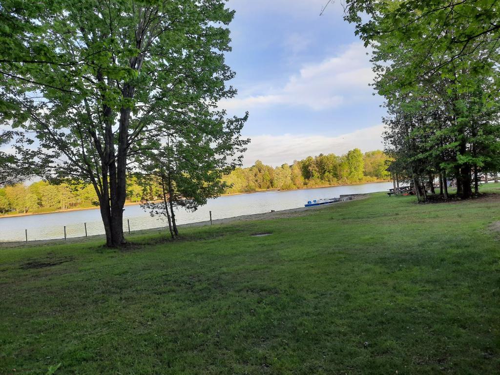 Lakefront Hideaway Resort, Kawartha Lakes (updated prices 2024)