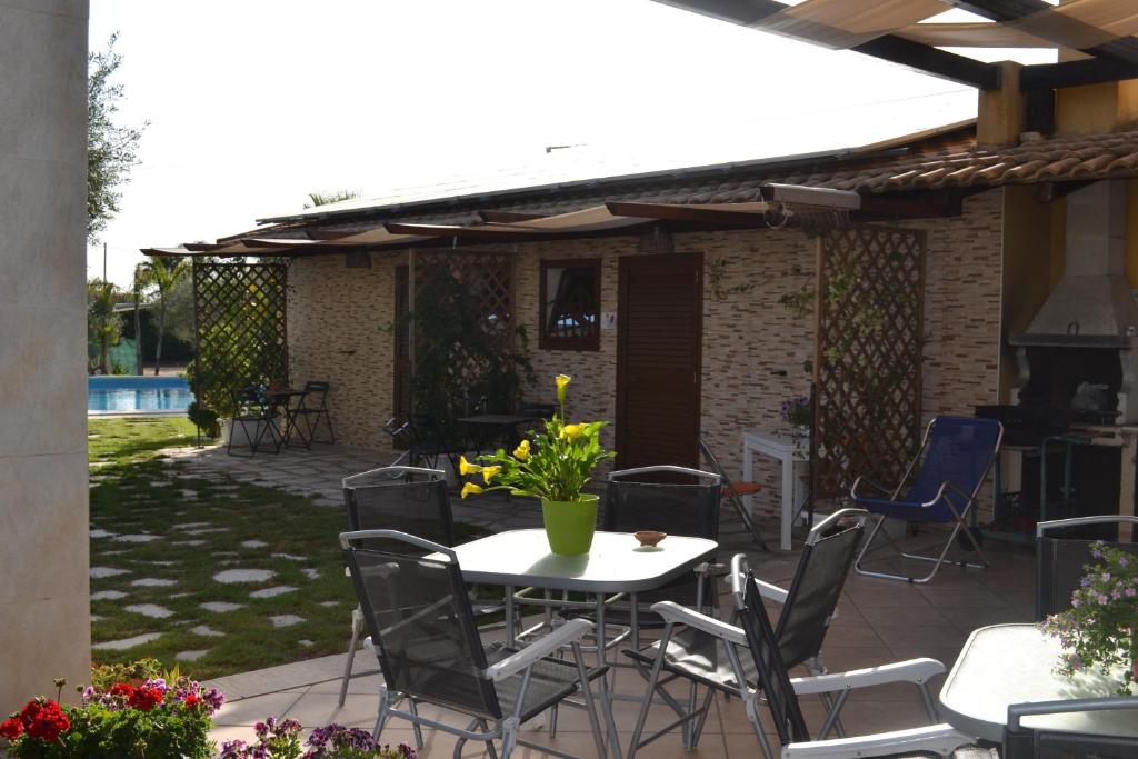Vonkajšia záhrada v ubytovaní Villa Adriana B&B