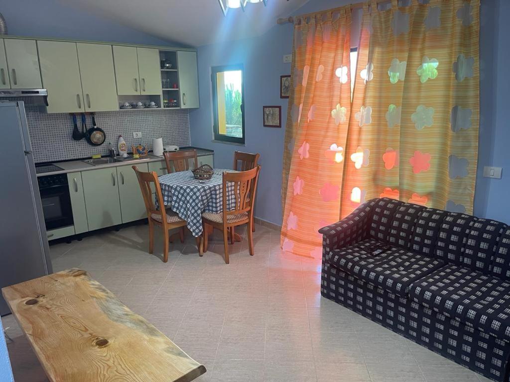 Pine Trees Veranda - Image 4
