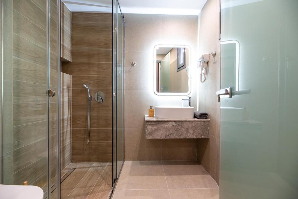 Airscape Hotel Free Shuttle From And To Athen's Airport - 4