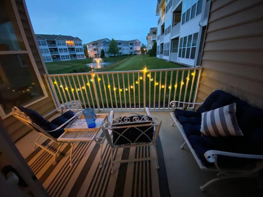 Posezení v ubytování 3 bedroom artists escape, with craft area and pool