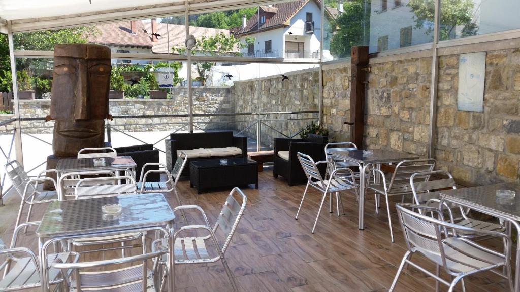 Restaurace v ubytování Hostal Otsoa