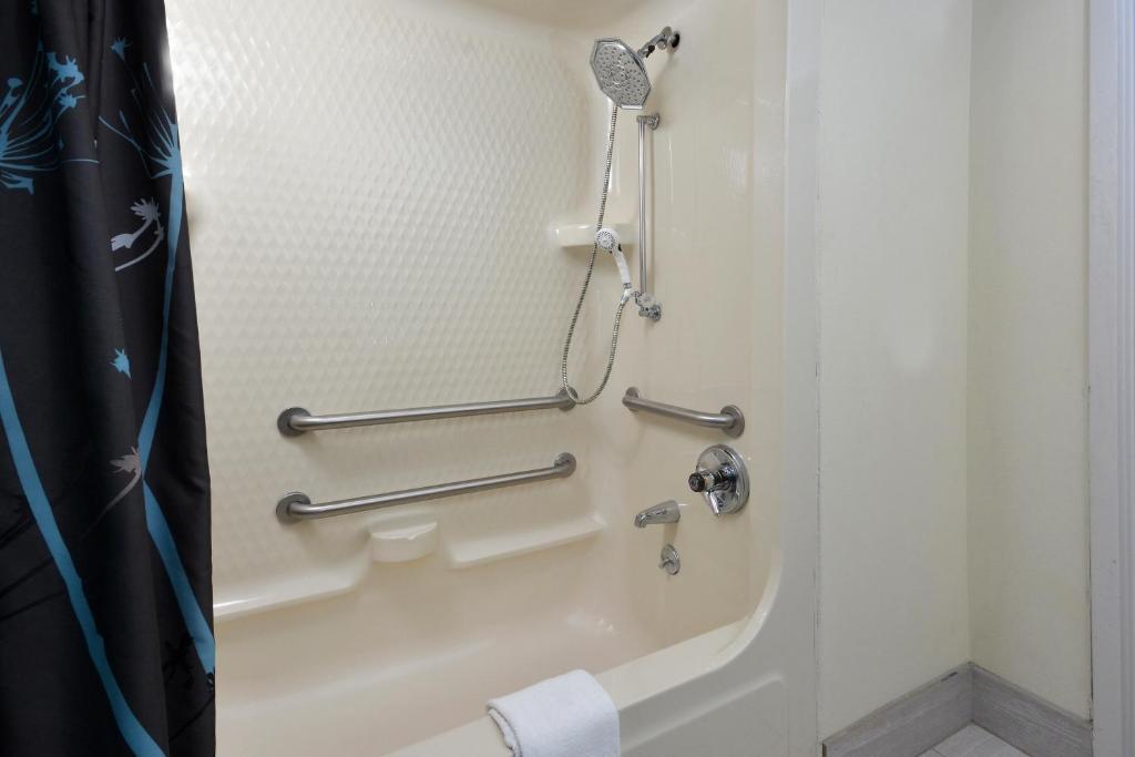 Inn at Clemson - Single Room - Disability Access