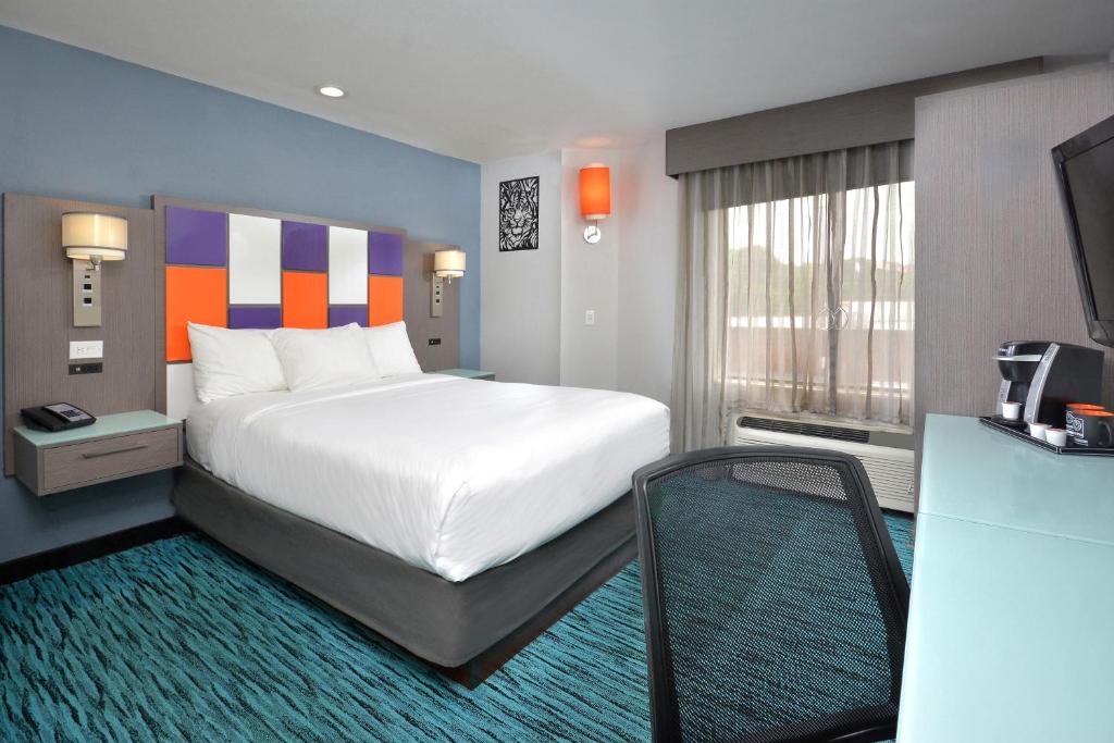 Inn at Clemson - King Room - Non-Smoking