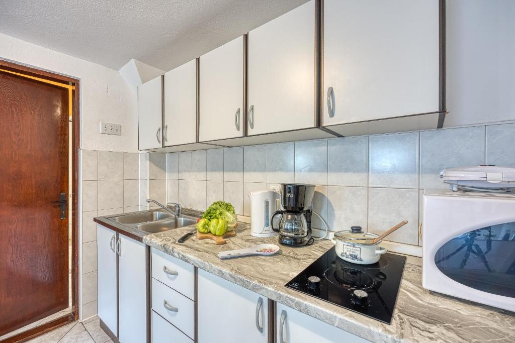 Kuchyň nebo kuchyňský kout v ubytování Holiday home Veki***