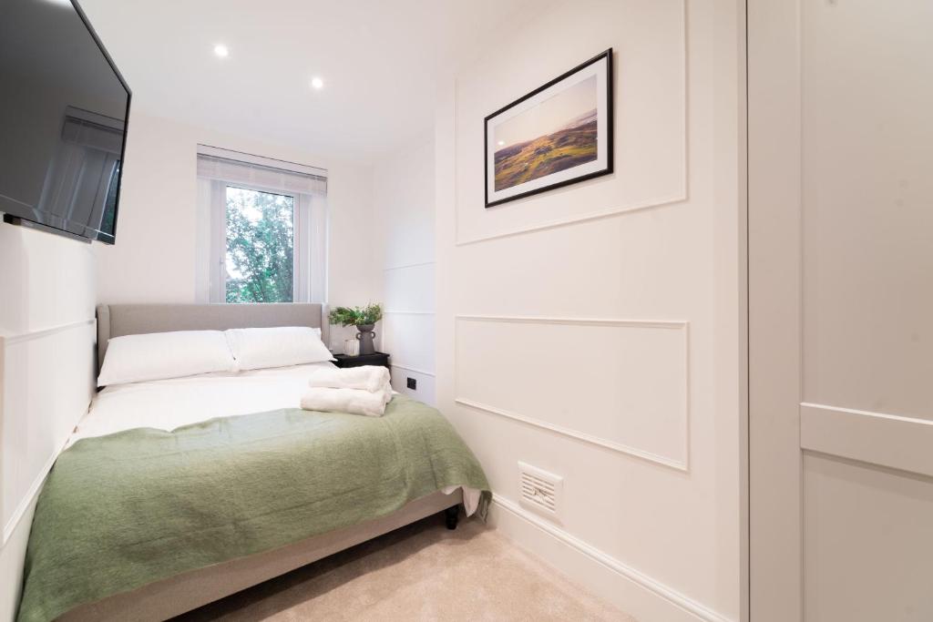 Кровать или кровати в номере 8 The Quadrant Luxury Apartments - Hoylake