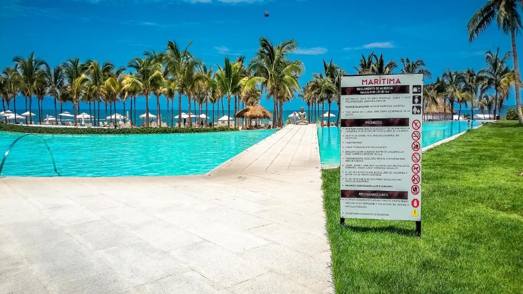 Bazén v ubytování Amazing Condo Marítima 9U by Kivoya nebo v jeho okolí