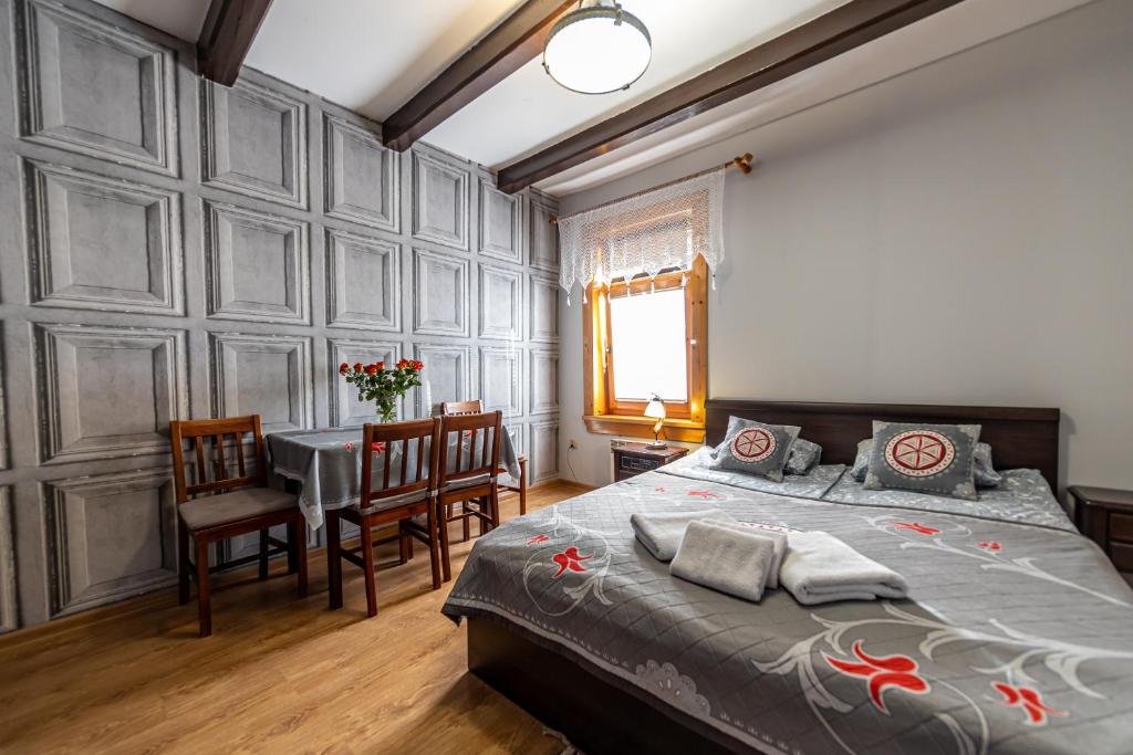 Posteľ alebo postele v izbe v ubytovaní Apartamenty Parzenica