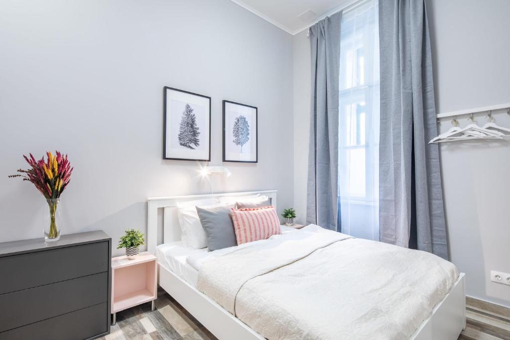 NEW - Central and Modern Studio 1073 Budapest, Erzsébet körút 51 kép - 1