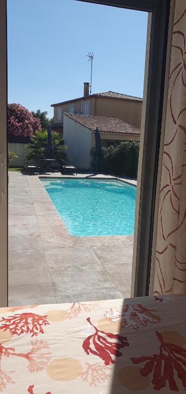Bassein majutusasutuses Gîte Le Petit Vignet avec piscine privée või selle lähedal