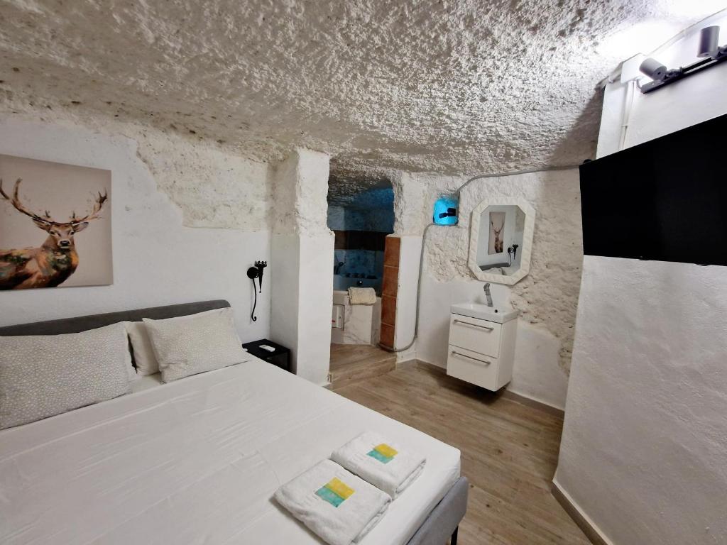 PRECIOSA CASA-CUEVA CON JACUZZI, Paterna – Precios ...