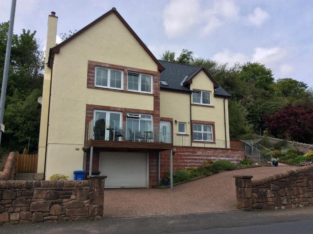 Stonewater House Bed and Breakfast in Lamlash, North Ayrshire, Scotland