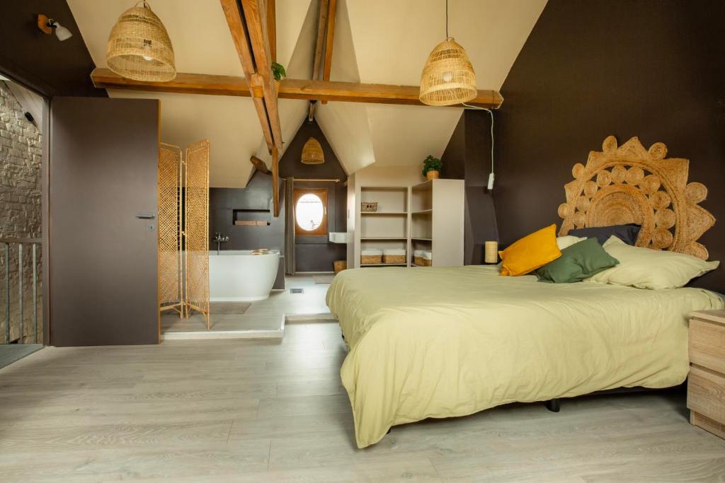 Cama ou camas em um quarto em HHVDK city loft