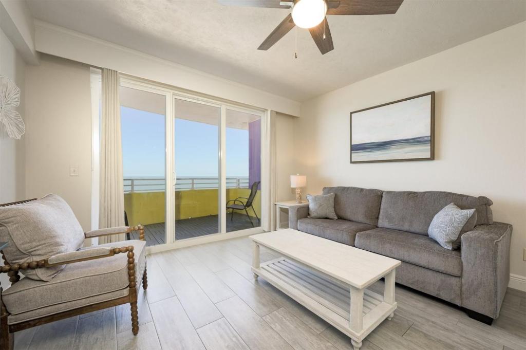 Кът за сядане в Unit 1705 Ocean Walk - 1 Bedroom Ocean Front