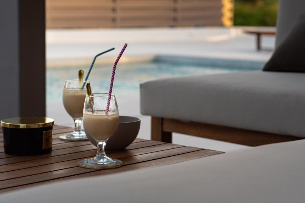 Nápoje v ubytování Beach Haven house with pool and Jacuzzi