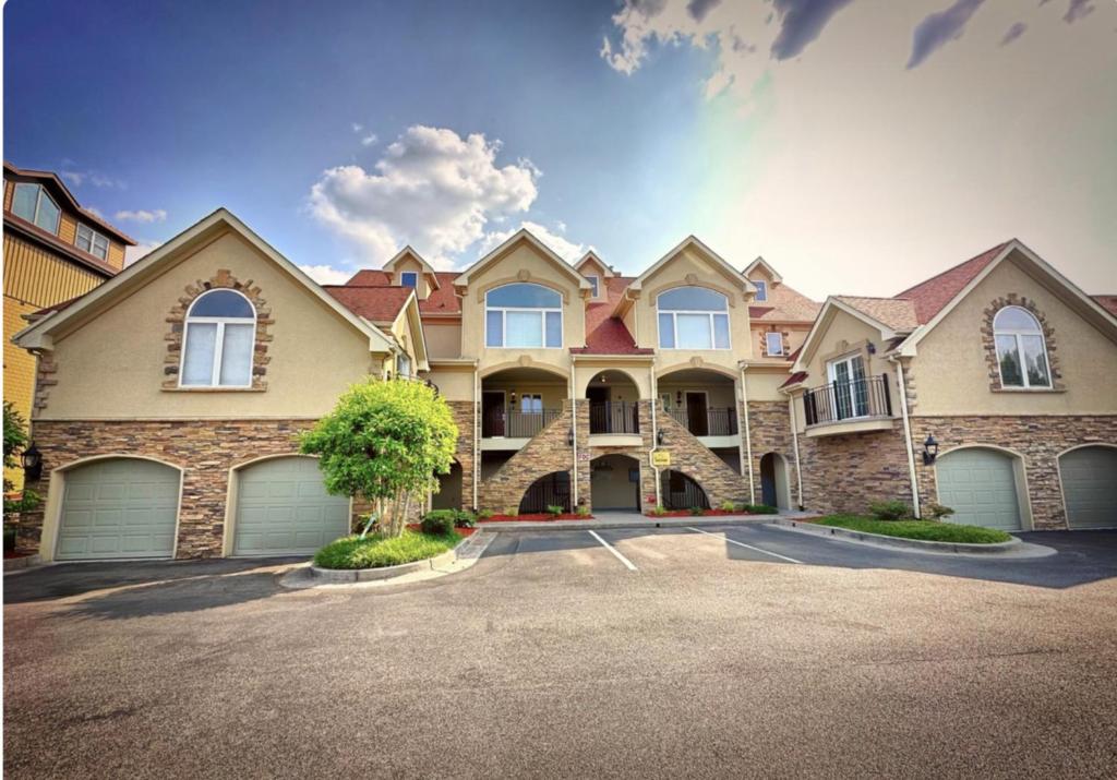 Bill’s On Little Pigeon River, Pigeon (updated prices 2024)