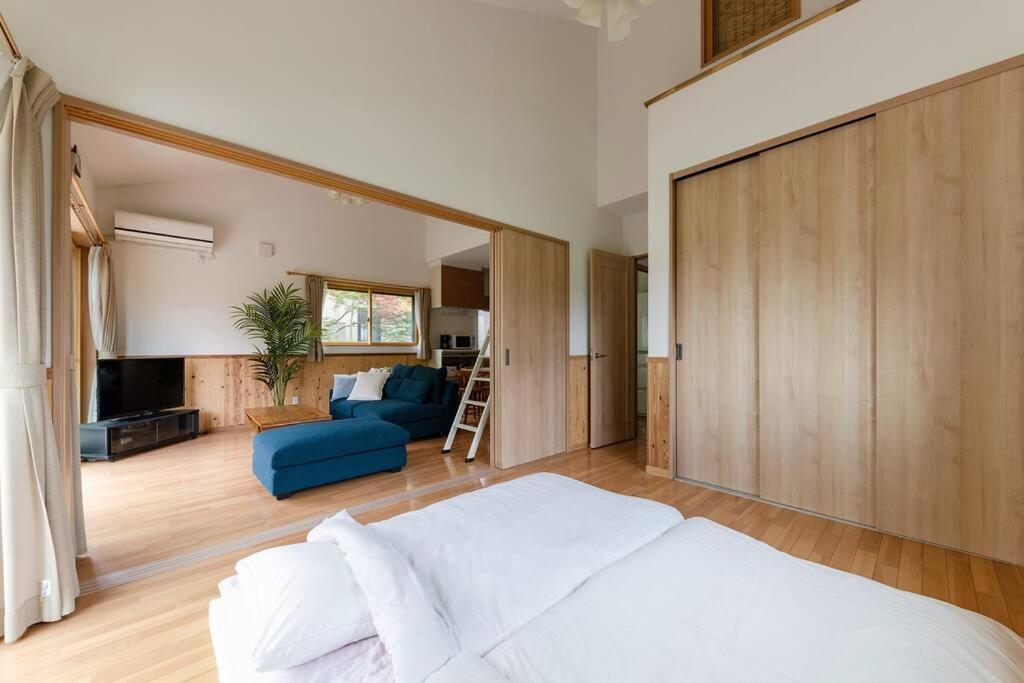 Postel nebo postele na pokoji v ubytování Seaside Villa Nagi