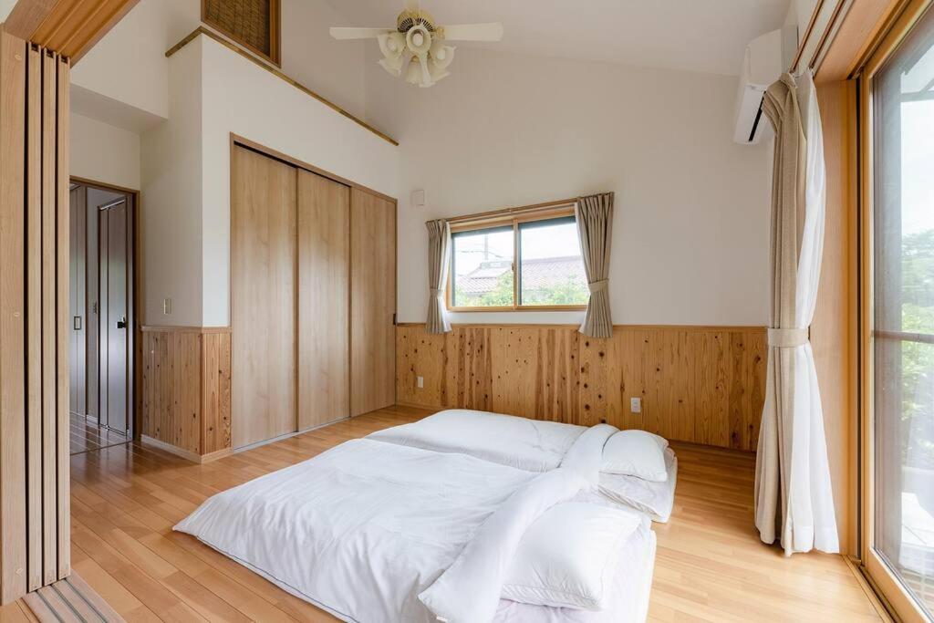 Postel nebo postele na pokoji v ubytování Seaside Villa Nagi