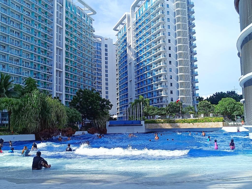 Πισίνα στο ή κοντά στο Azure Urban Resort Bahamas Tower