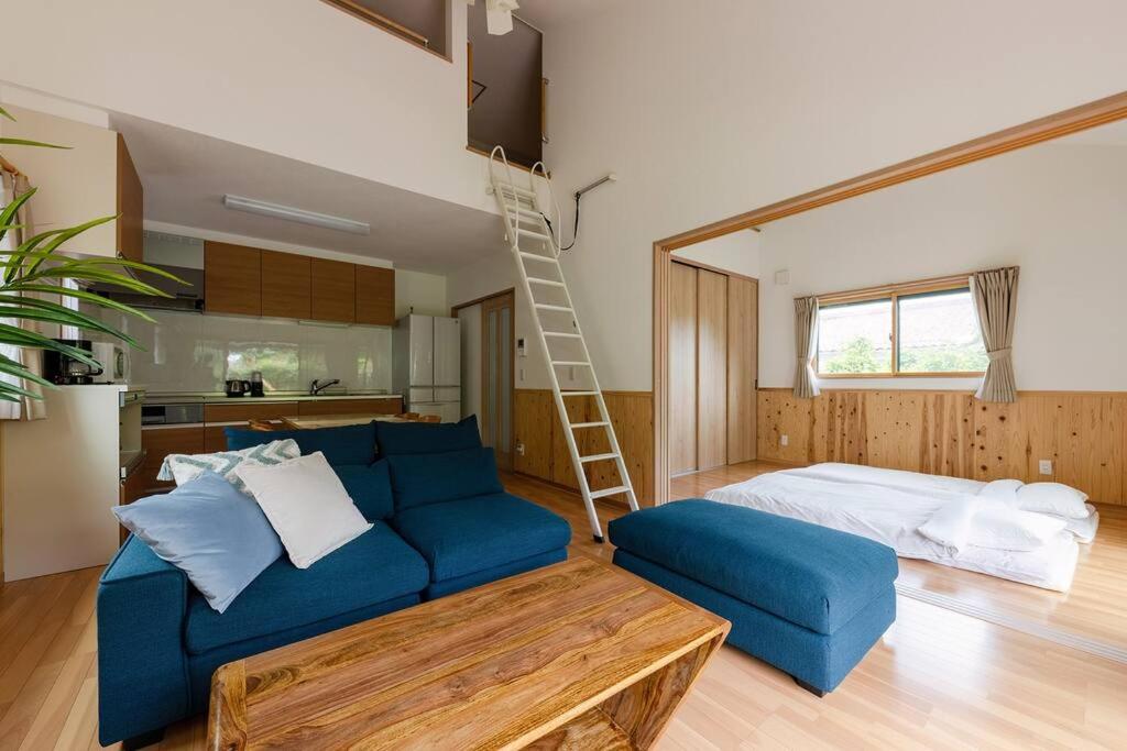 Postel nebo postele na pokoji v ubytování Seaside Villa Nagi