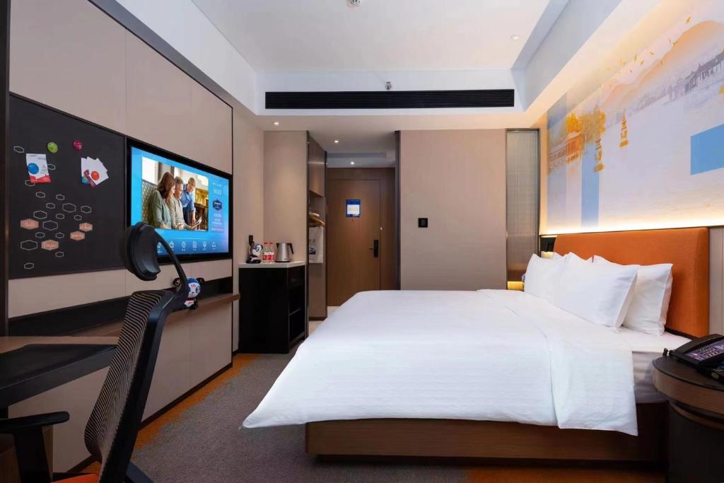 TV a/nebo společenská místnost v ubytování Hampton by Hilton Hangzhou West Lake