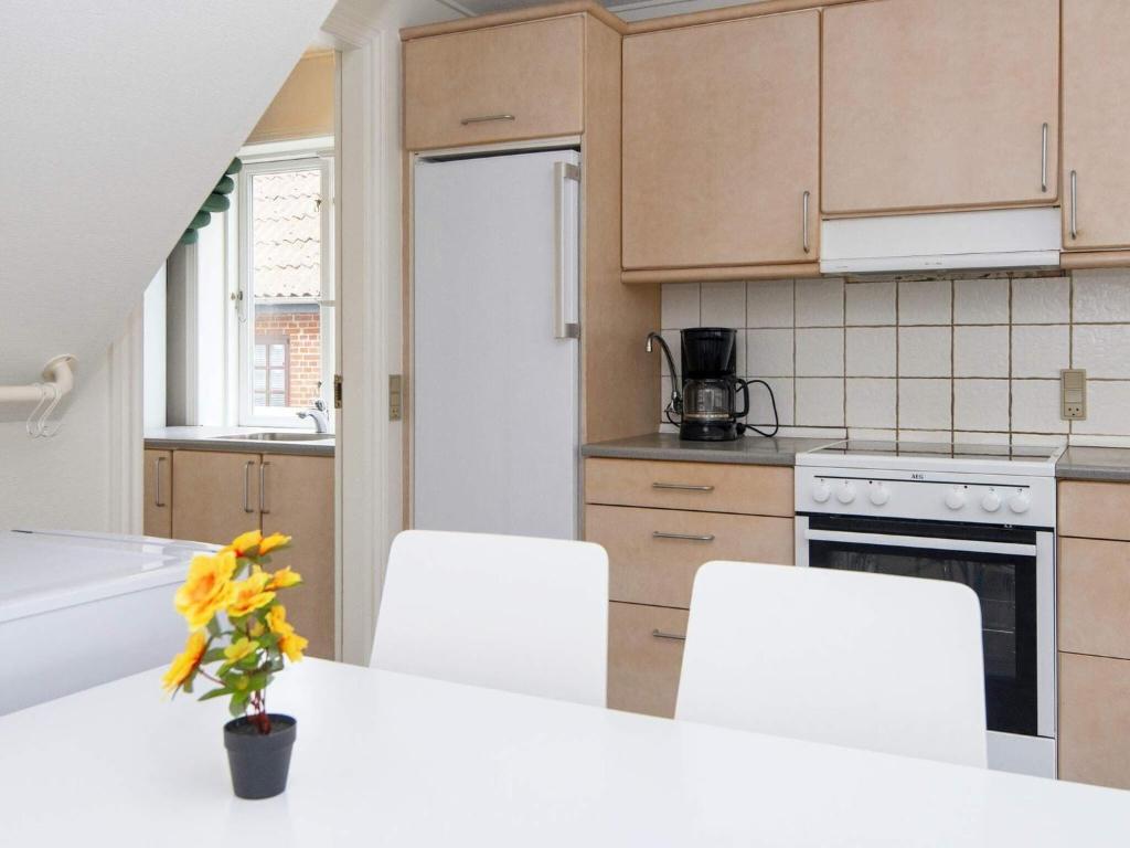 Kuchyň nebo kuchyňský kout v ubytování Holiday home Højer III