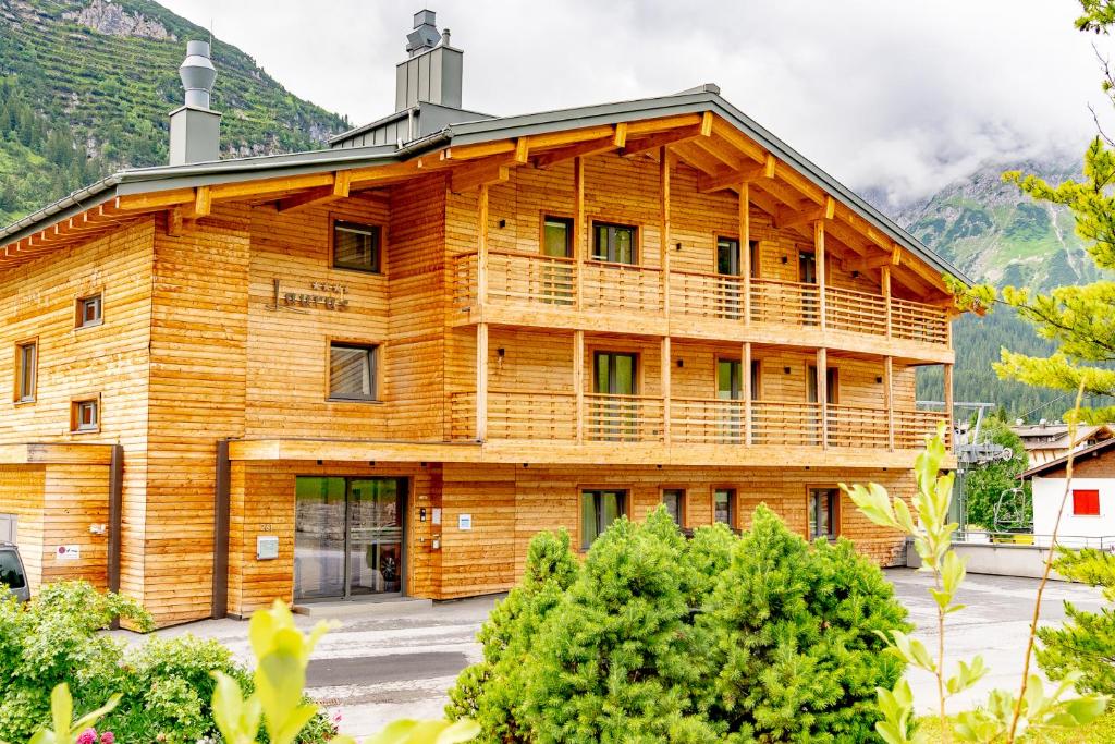 Budova, kde se aparthotel nachází
