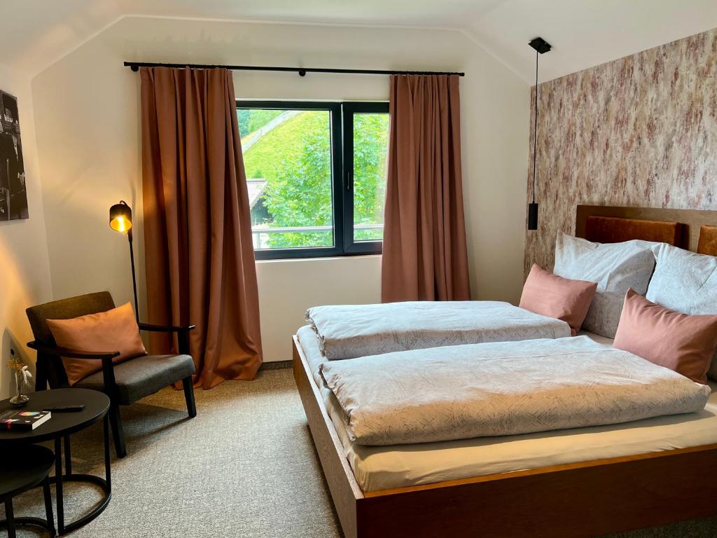 A bed or beds in a room at Gasthof Scherer