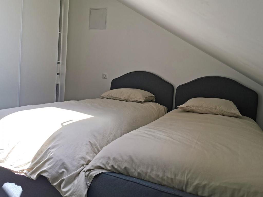 A bed or beds in a room at Les Bleuets - Les Sables d Olonne
